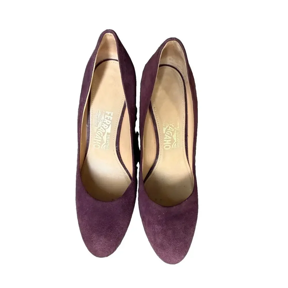 Salvatore Ferragamo Fiamma Z Wedge Pumps 8B Plum Purple Suede Gold Chain Italy